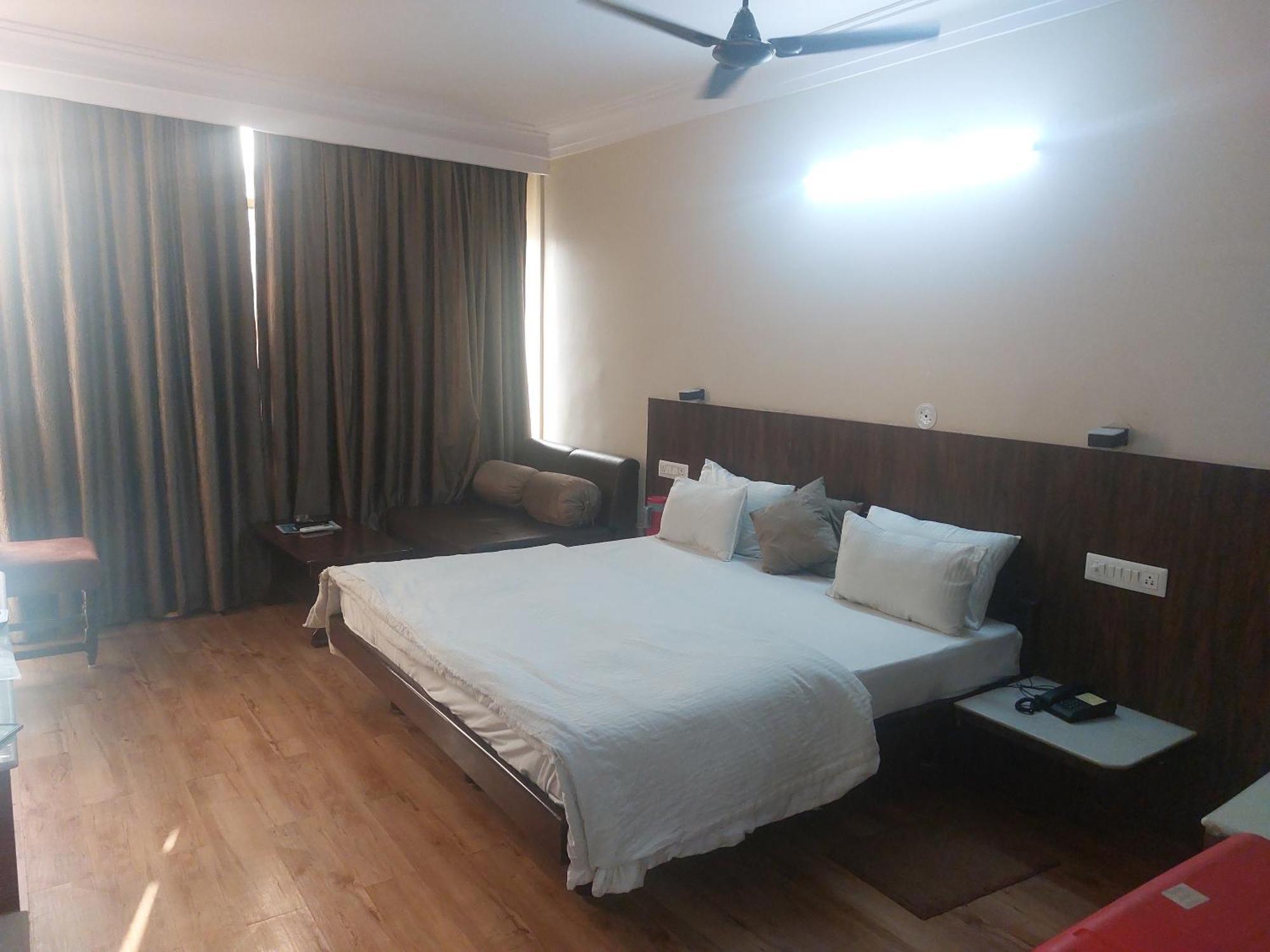 Hotel Shikhar Palace Jabalpur Luaran gambar